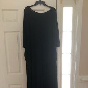Long black swing dress. It has pockets!!